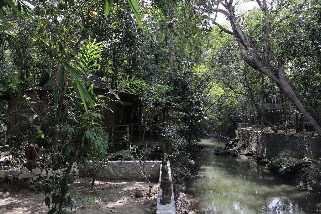 Rumah Senjakala Бантул Екстериор снимка